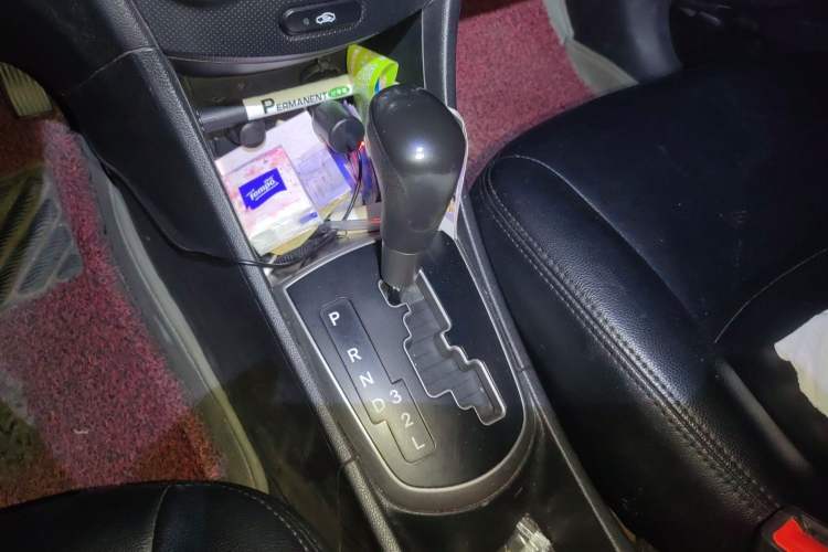 Used Hyundai Verna Ray 2014 1.4L Automatic GLX Gear Lever