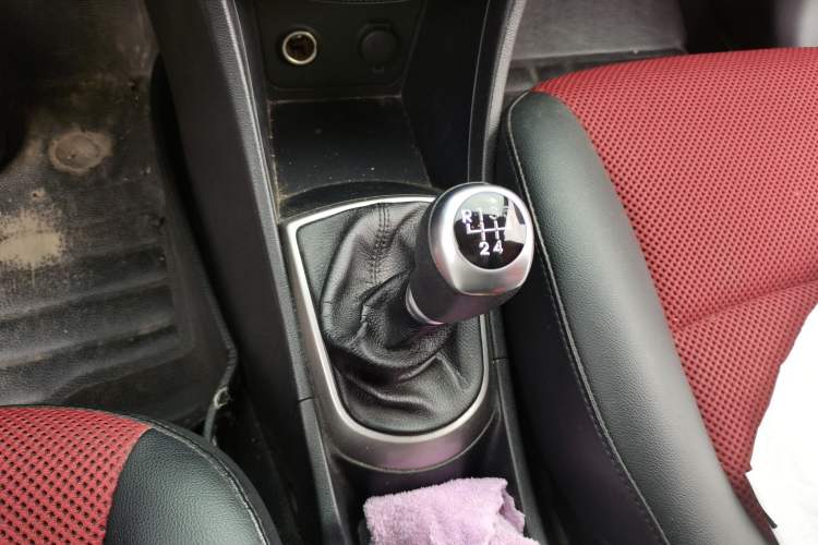 Used Hyundai Verna Ray 2014 1.4L Manual GLX Gear Lever