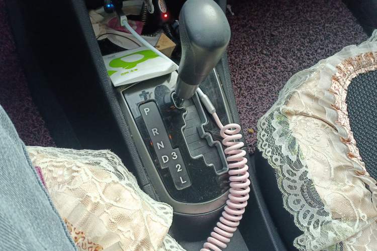 Used Hyundai Verna Ray 2014 1.4L Automatic GLX Gear Lever