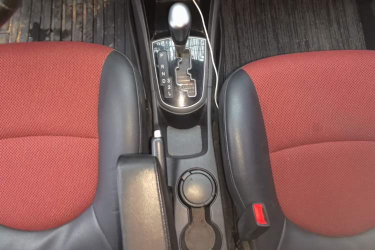 Used Hyundai Verna Ray 2014 1.6L Automatic TOP Gear Lever