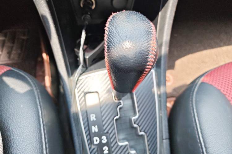 Used Hyundai Verna Ray 2014 1.4L Automatic GLX Gear Lever