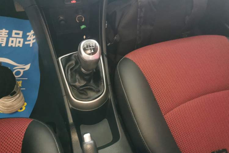 Used Hyundai Verna Ray 2014 1.4L Manual GLX Gear Lever