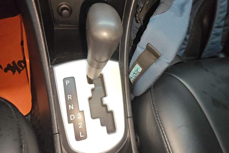 Used Hyundai Verna Ray 2014 1.4L Automatic GLX Gear Lever