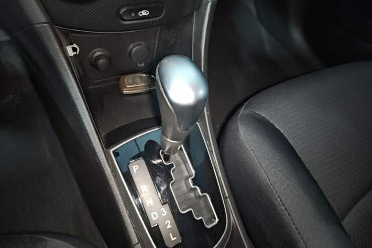 Used Hyundai Verna Ray 2014 1.6L Automatic TOP Gear Lever