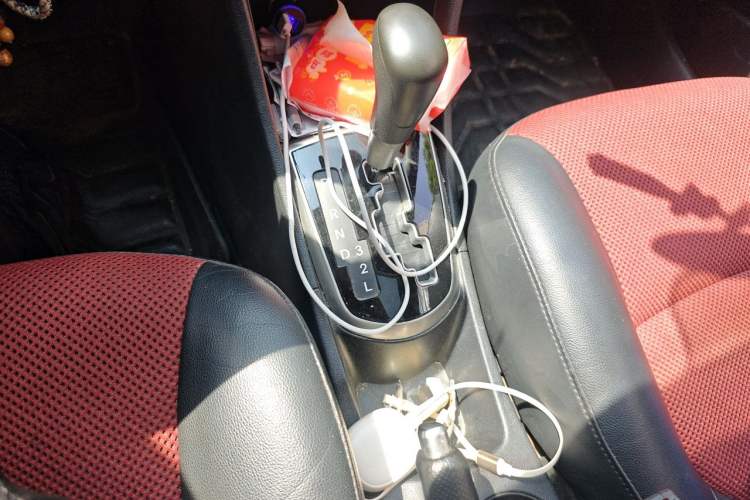 Used Hyundai Verna Ray 2014 1.4L Automatic GLX Gear Lever
