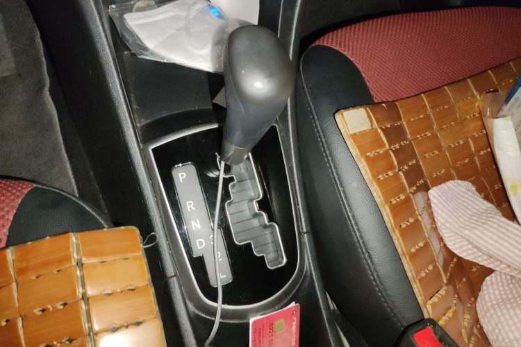 Used Hyundai Verna Ray 2014 1.4L Automatic GLX Gear Lever