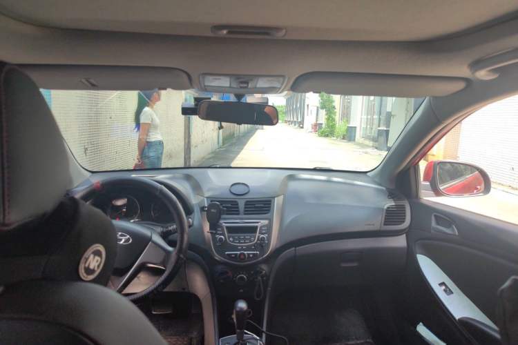 Used Hyundai Verna Ray 2014 1.4L Automatic GLX Headliner