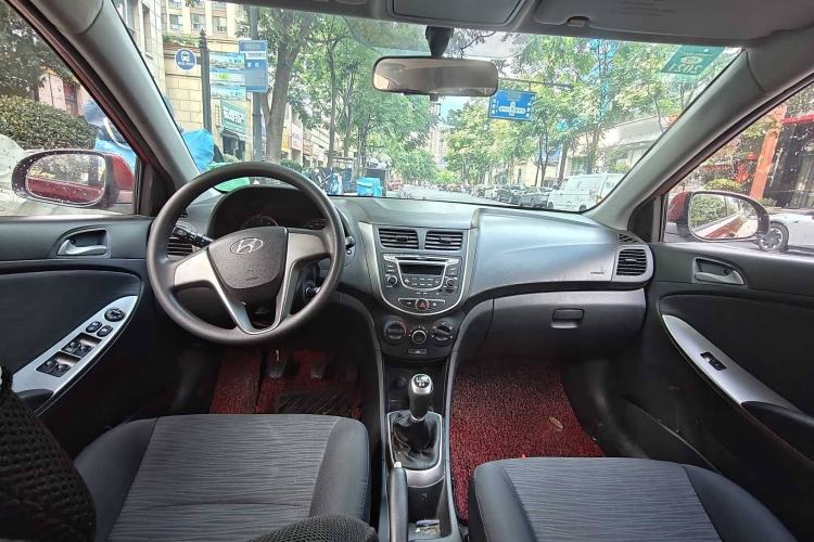 Used Hyundai Verna Ray 2014 1.4L Manual GLX Interior 1