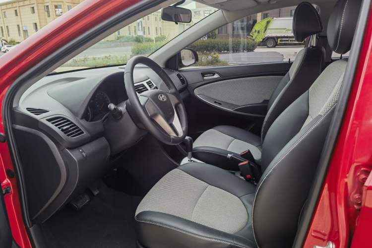 Used Hyundai Verna Ray 2014 1.4L Automatic GLX Interior 2