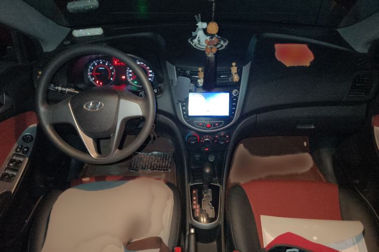Used Hyundai Verna Ray 2014 1.4L Automatic GLX Interior 2