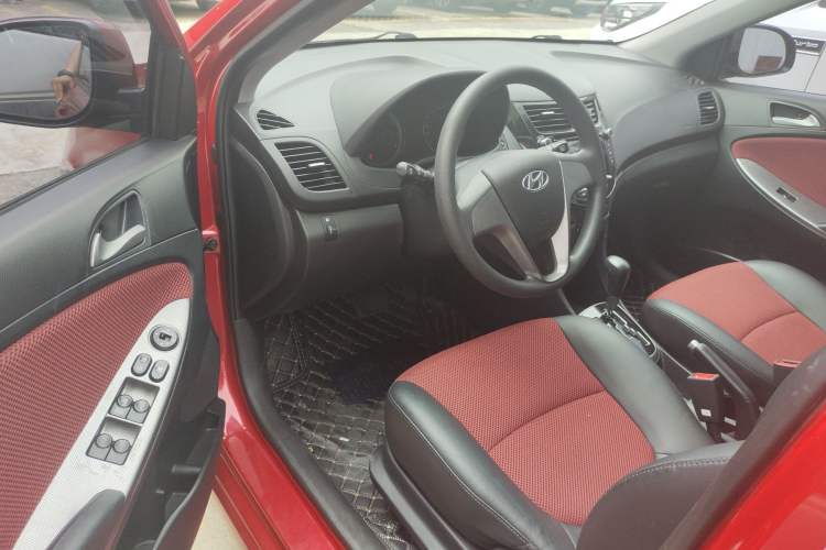 Used Hyundai Verna Ray 2014 1.4L Automatic GLX Interior 2