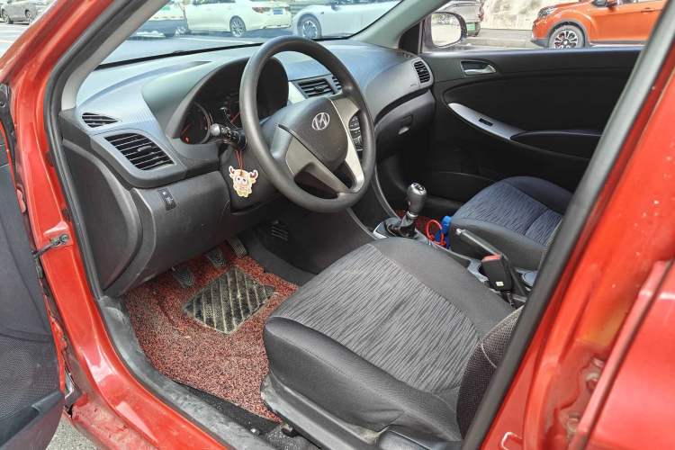 Used Hyundai Verna Ray 2014 1.4L Manual GLX Interior 2