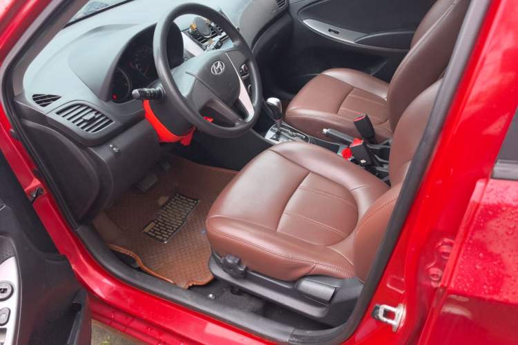 Used Hyundai Verna Ray 2014 1.4L Automatic TOP Interior 2
