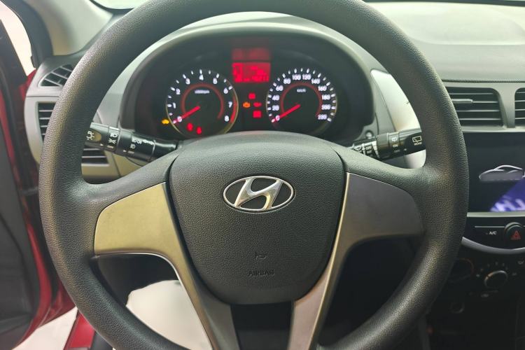 Used Hyundai Verna Ray 2014 1.4L Manual GLX Interior 2