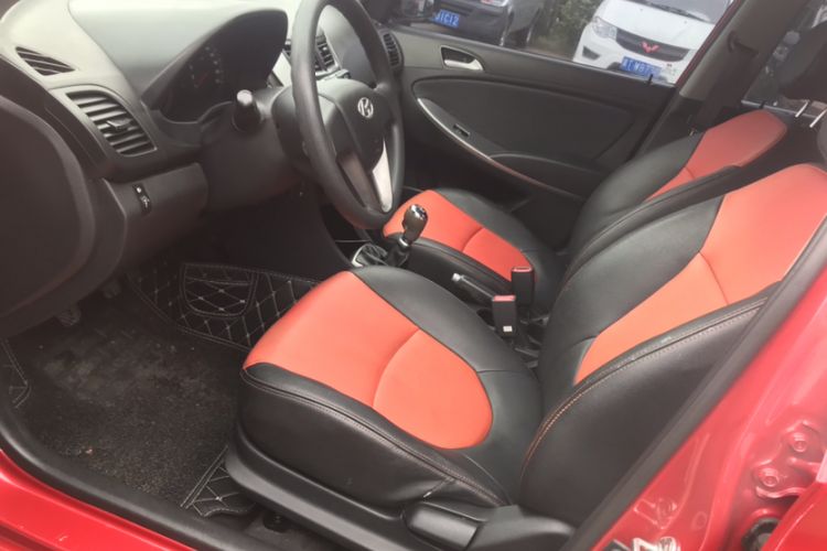 Used Hyundai Verna Ray 2014 1.4L Manual GLX Interior 3