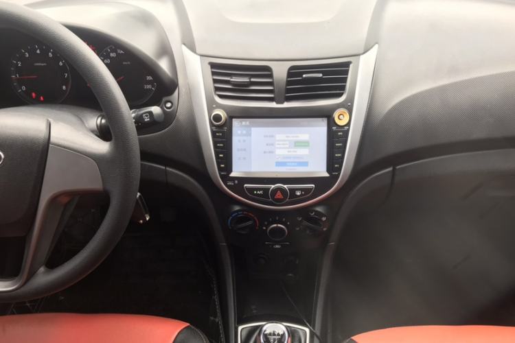 Used Hyundai Verna Ray 2014 1.4L Manual GLX Interior 4