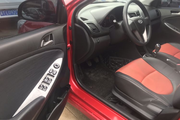 Used Hyundai Verna Ray 2014 1.4L Manual GLX Interior 7