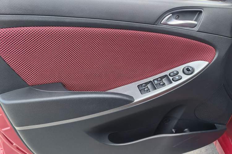 Used Hyundai Verna Ray 2014 1.6L Automatic TOP Interior 9