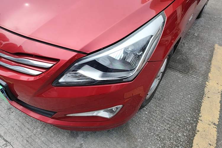Used Hyundai Verna Ray 2014 1.4L Automatic GLX Left Front Headlight