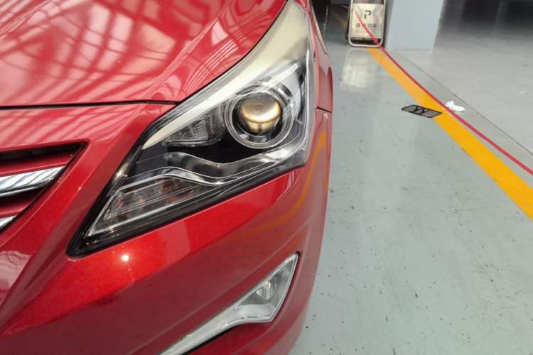 Used Hyundai Verna Ray 2014 1.6L Automatic TOP Left Front Headlight