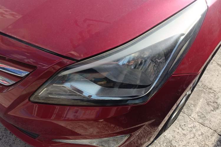 Used Hyundai Verna Ray 2014 1.4L Automatic GLX Left Front Headlight