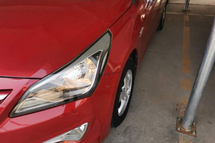 Used Hyundai Verna Ray 2014 1.4L Manual GLX Left Front Headlight