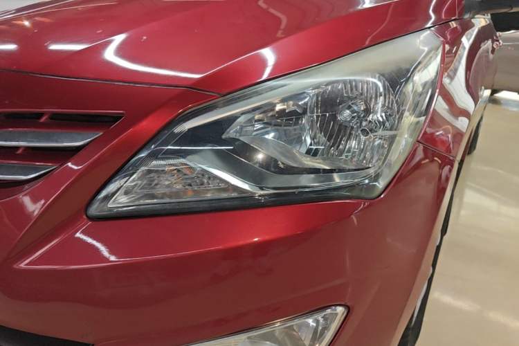 Used Hyundai Verna Ray 2014 1.4L Automatic GLX Left Front Headlight