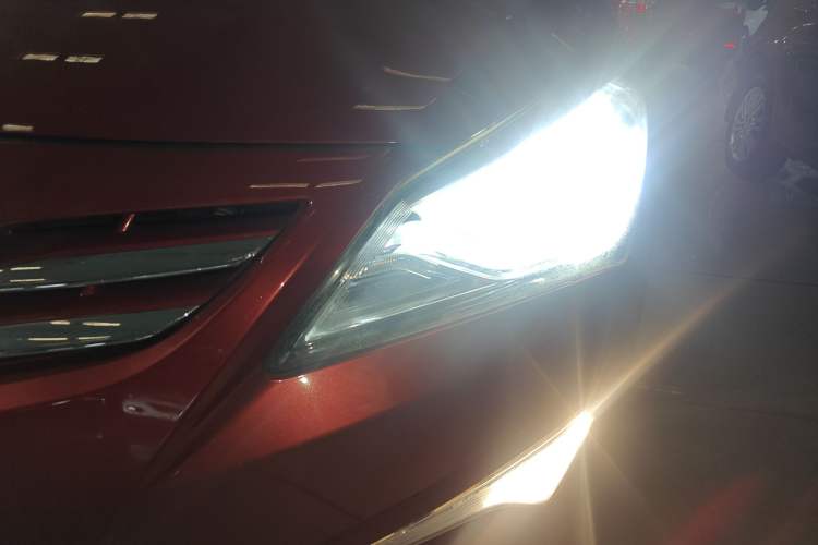Used Hyundai Verna Ray 2014 1.4L Automatic GLX Left Front Headlight