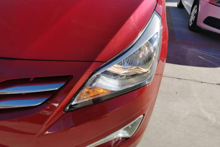 Used Hyundai Verna Ray 2014 1.4L Automatic GLX Left Front Headlight