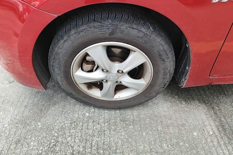 Used Hyundai Verna Ray 2014 1.4L Automatic GLX Left Front Wheel Hub
