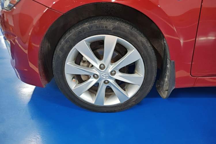 Used Hyundai Verna Ray 2014 1.6L Automatic TOP Left Front Wheel Hub