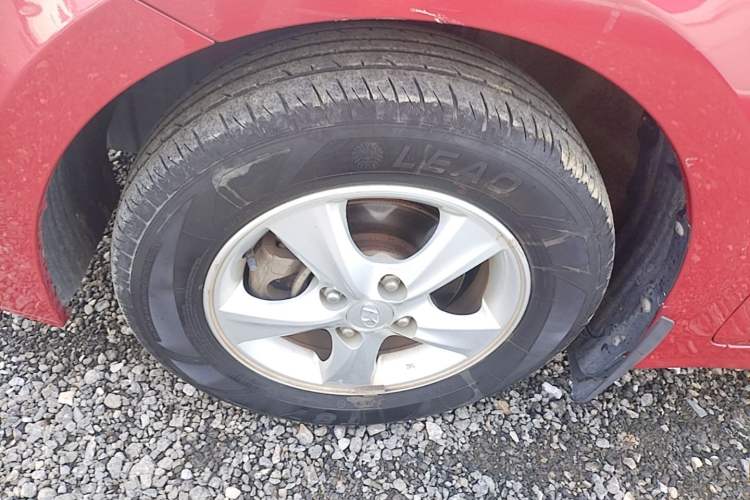 Used Hyundai Verna Ray 2014 1.4L Automatic GLX Left Front Wheel Hub