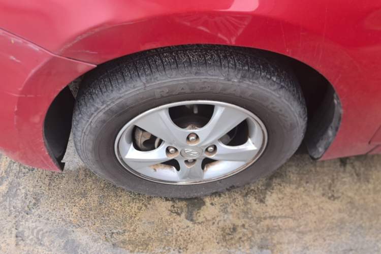 Used Hyundai Verna Ray 2014 1.4L Manual GLX Left Front Wheel Hub