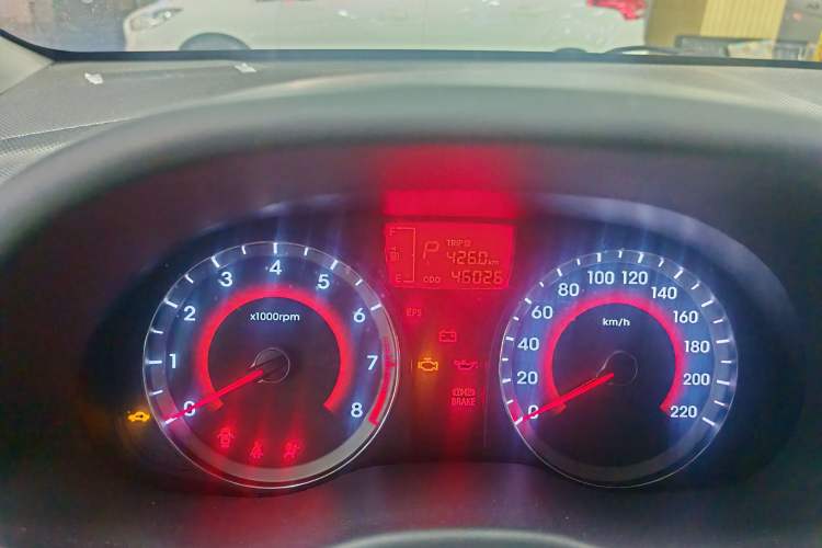 Used Hyundai Verna Ray 2014 1.4L Automatic GLX Odometer Close Up