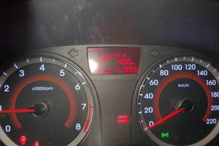 Used Hyundai Verna Ray 2014 1.4L Automatic GLX Odometer Close Up