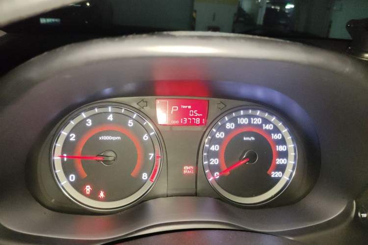 Used Hyundai Verna Ray 2014 1.4L Automatic GLX Odometer Close Up