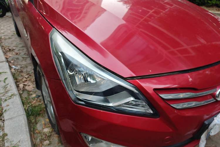 Used Hyundai Verna Ray 2014 1.4L Automatic GLX Right Front Headlight