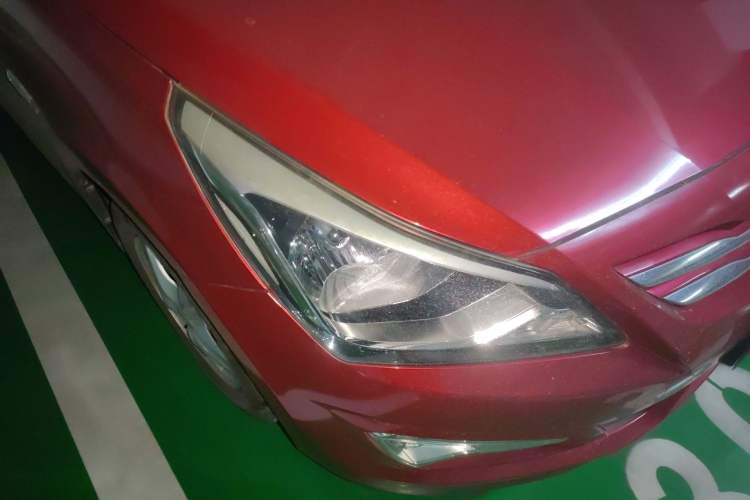 Used Hyundai Verna Ray 2014 1.4L Automatic GLX Right Front Headlight