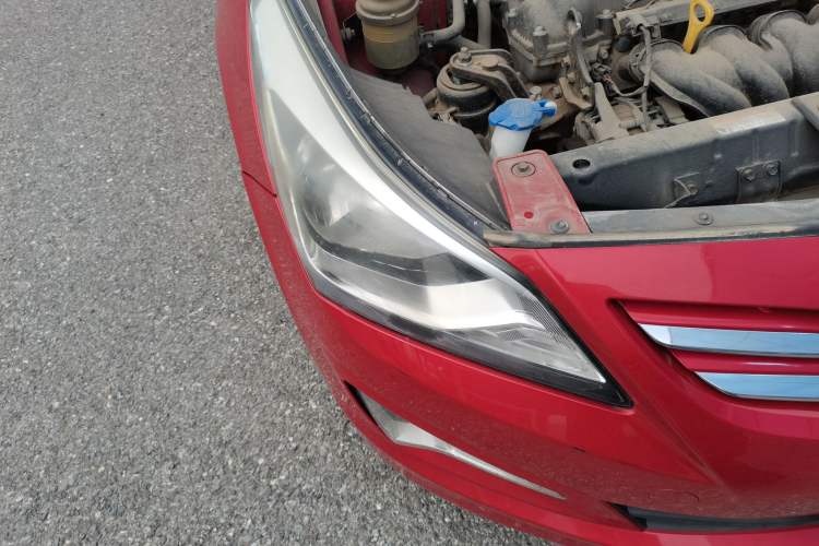 Used Hyundai Verna Ray 2014 1.4L Manual GLX Right Front Headlight