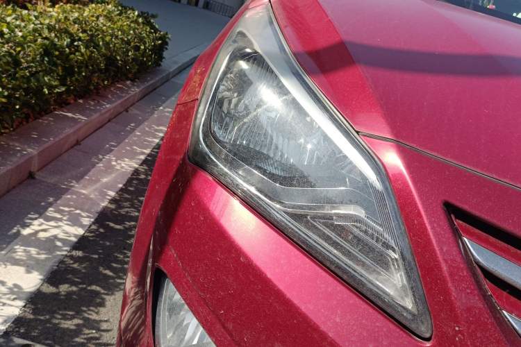 Used Hyundai Verna Ray 2014 1.4L Automatic GLX Right Front Headlight