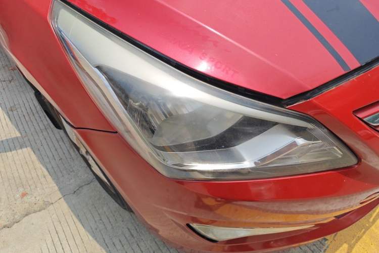 Used Hyundai Verna Ray 2014 1.4L Automatic GLX Right Front Headlight