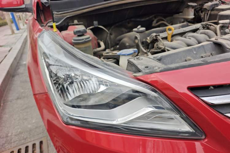 Used Hyundai Verna Ray 2014 1.4L Automatic GLX Right Front Headlight