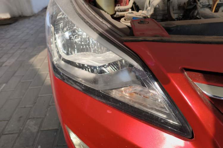 Used Hyundai Verna Ray 2014 1.4L Automatic GLX Right Front Headlight