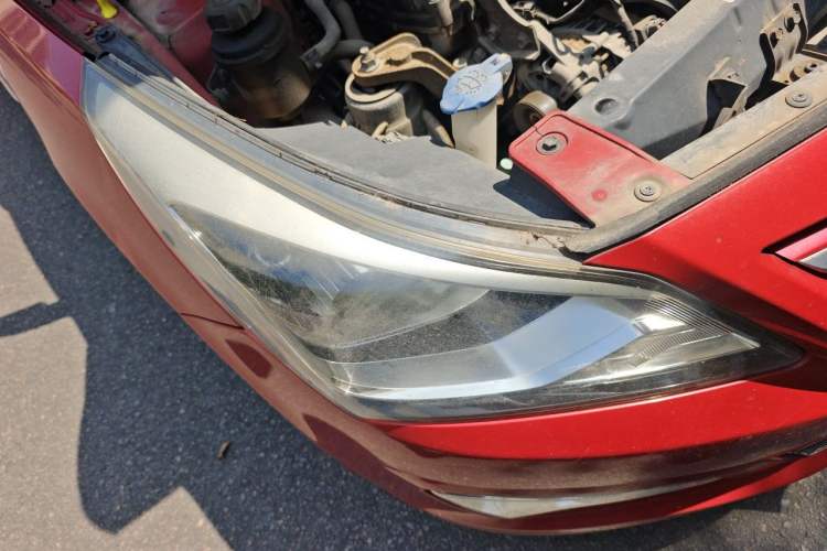 Used Hyundai Verna Ray 2014 1.4L Automatic GLX Right Front Headlight