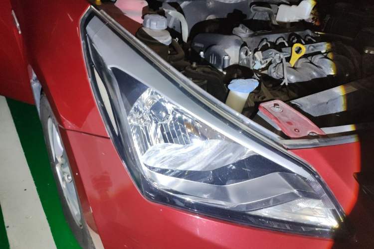 Used Hyundai Verna Ray 2014 1.4L Automatic GLX Right Front Headlight
