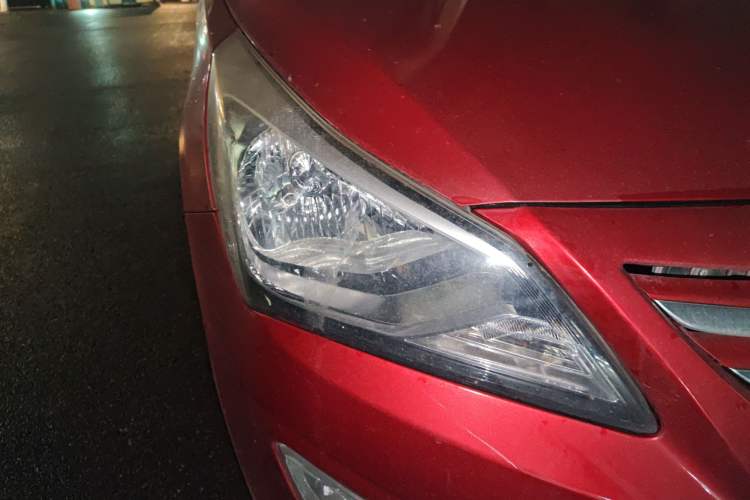 Used Hyundai Verna Ray 2014 1.4L Automatic GLX Right Front Headlight