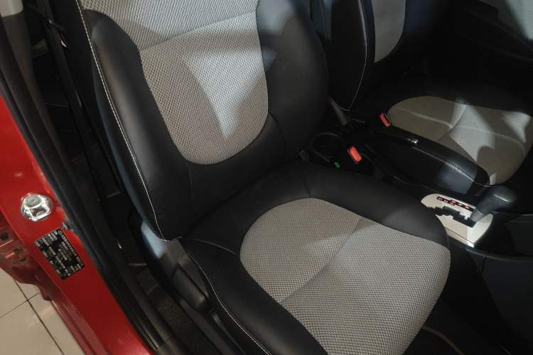 Used Hyundai Verna Ray 2014 1.4L Automatic GLX Right Front Seat