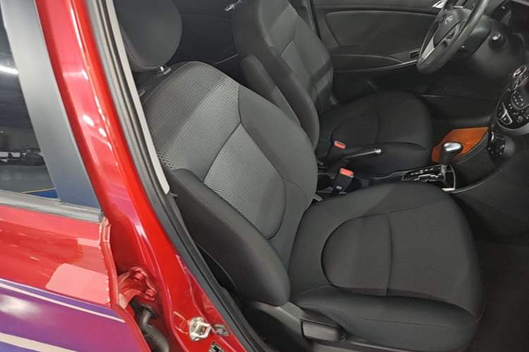 Used Hyundai Verna Ray 2014 1.6L Automatic TOP Right Front Seat