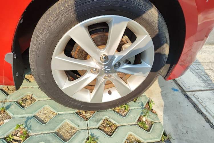 Used Hyundai Verna Ray 2014 1.6L Automatic TOP Right Front Wheel Hub