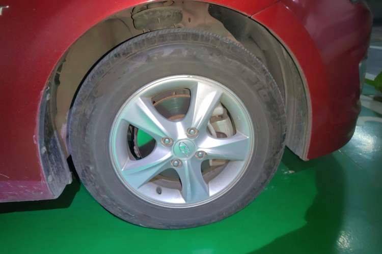 Used Hyundai Verna Ray 2014 1.4L Automatic GLX Right Front Wheel Hub